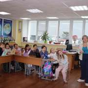 &laquo;Наши мамы так много знают!&raquo;: накануне 8 марта ученицы начальных классов МЛШ сыграли со своими мамами в квиз   
