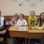&laquo;Наши мамы так много знают!&raquo;: накануне 8 марта ученицы начальных классов МЛШ сыграли со своими мамами в квиз   