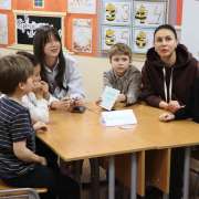&laquo;Наши мамы так много знают!&raquo;: накануне 8 марта ученицы начальных классов МЛШ сыграли со своими мамами в квиз   