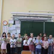 Цветы к празднику: мастер-класс &laquo;Первоцветы&raquo; для учеников начальных классов МЛШ провела специалист Ботанического сада-института ДВО РАН