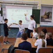 &laquo;Quiz Please&raquo;, викторина &laquo;Jungle Genius&raquo;, командная игра &laquo;Earth Explorers&raquo;, Interactive Book Review, финал конкурса &laquo;Book Review Contest&raquo; - Неделя наук в МЛШ вместила   события, посвященные английскому языку