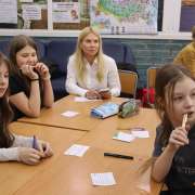 &laquo;Наши мамы так много знают!&raquo;: накануне 8 марта ученицы начальных классов МЛШ сыграли со своими мамами в квиз   