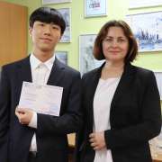 Ученик 11м класса МЛШ из Республики Корея Чон Юнху подтвердил знание русского языка на уровень В2
