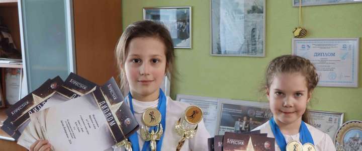 Ученицы 2м1 класса Евангелина Кремешная и Алена Марченко стали лучшими на танцевальном турнире, а ученица 6м2 класса София Маннаберг взяла &laquo;серебро&raquo; на  всероссийском вокальном конкурсе     