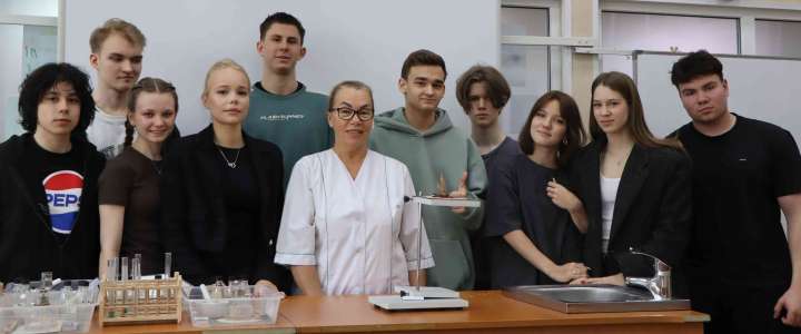 Учитель химии МЛШ Лилия Юрьевна Львова: ученики - твои самые строгие экзаменаторы 