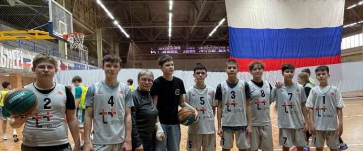 Ученик 6м3 класса МЛШ Марк Курбанов в составе команды занял 3 место на Первенстве города Артёма по баскетболу
