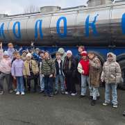 Как рождается молоко? Ученики 2М1 класса МЛШ узнали секреты изготовления вкусного йогурта и творожков на заводе ГринАгро