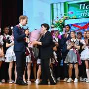 Дорогие наши выпускники, поздравляю вас с окончанием школы! 