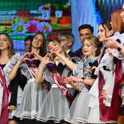 Дорогие наши выпускники, поздравляю вас с окончанием школы! 