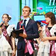 Дорогие наши выпускники, поздравляю вас с окончанием школы! 
