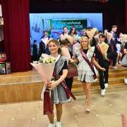 Дорогие наши выпускники, поздравляю вас с окончанием школы! 