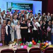 Дорогие наши выпускники, поздравляю вас с окончанием школы! 