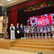 Дорогие наши выпускники, поздравляю вас с окончанием школы! 