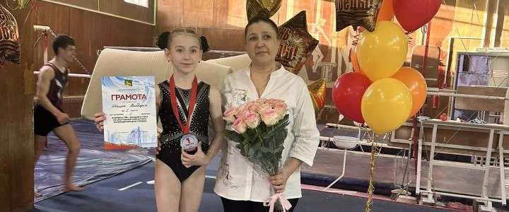 Ученица 3м2 класса МЛШ Виктория Шошина завоевала 1 место на Первенстве Владивостока по спортивной гимнастике, посвященном Дню Победы  