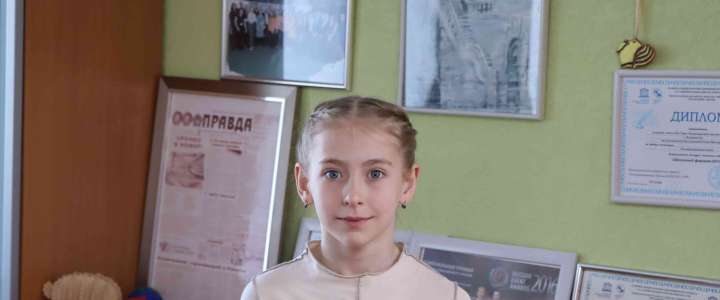 Ученица 3м2 класса МЛШ Виктория Шошина завоевала 1 место на Первенстве Владивостока по спортивной гимнастике, посвященном Дню Победы  