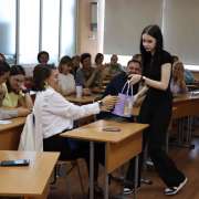 День самоуправления в Лингвистической гимназии: учителя сели за парты 