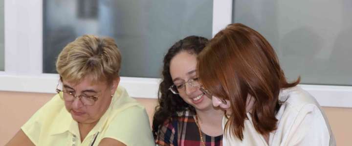 День самоуправления в Лингвистической гимназии: учителя сели за парты 
